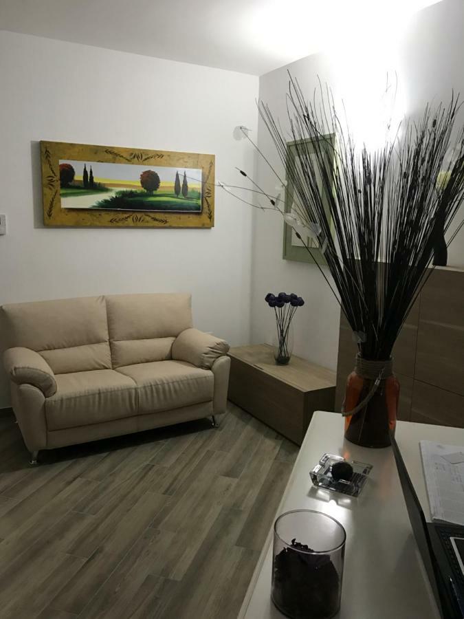 Residenza Murat กาแซร์ตา ภายนอก รูปภาพ
